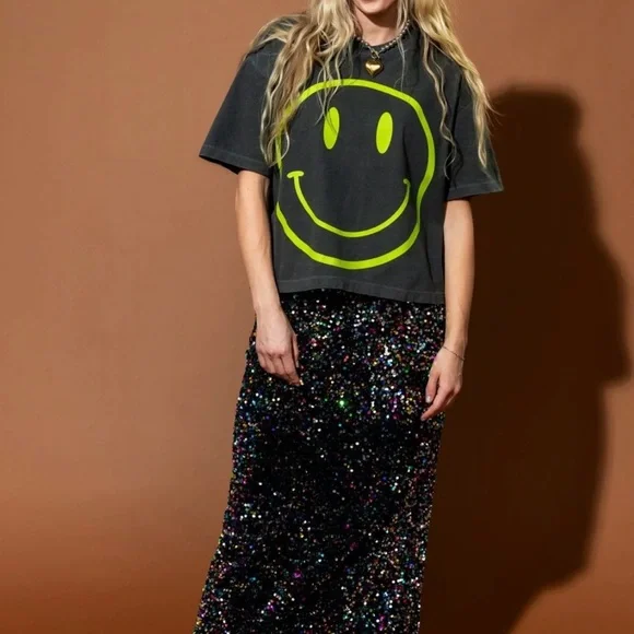 NWOT Dressed in LALA Washed Charcoal Tee with Neon Lime Smiley - Size S/M - Picture 5 of 12